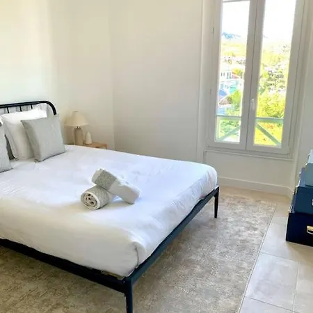 Renovated - 3 Bedrooms - Ac - Sea View - Sleeps 6 아파트