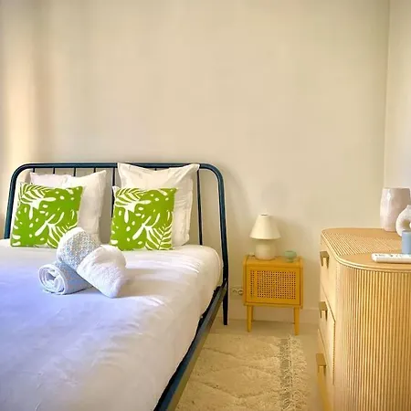 아파트 Renovated - 3 Bedrooms - Ac - Sea View - Sleeps 6