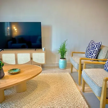 Renovated - 3 Bedrooms - Ac - Sea View - Sleeps 6 아파트