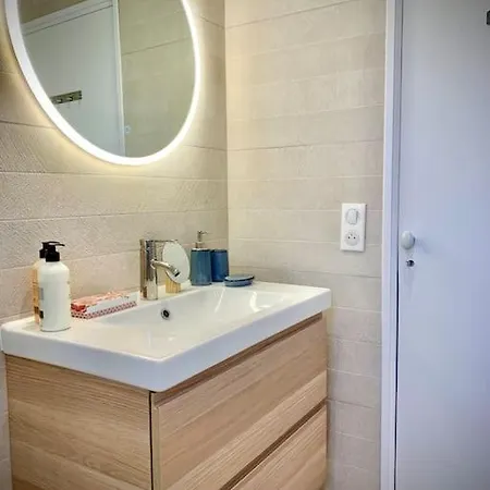 Renovated - 3 Bedrooms - Ac - Sea View - Sleeps 6 아파트 Saint-Raphaël