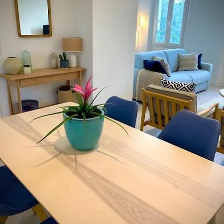 Renovated - 3 Bedrooms - Ac - Sea View - Sleeps 6 아파트 *