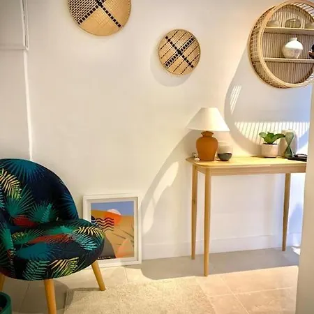 Renovated - 3 Bedrooms - Ac - Sea View - Sleeps 6 *