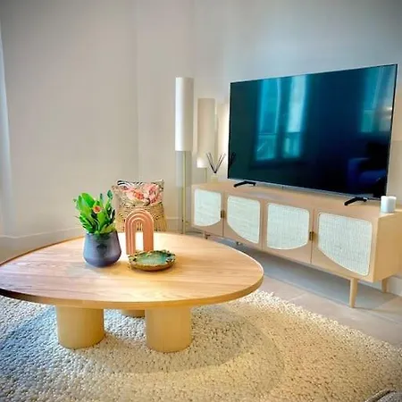 Renovated - 3 Bedrooms - Ac - Sea View - Sleeps 6 *